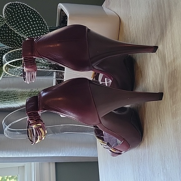 Carlos Santana TRANCE Burgundy heels - Picture 4 of 10